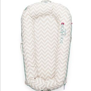 DockATot Deluxe+ Silver Lining Chevron